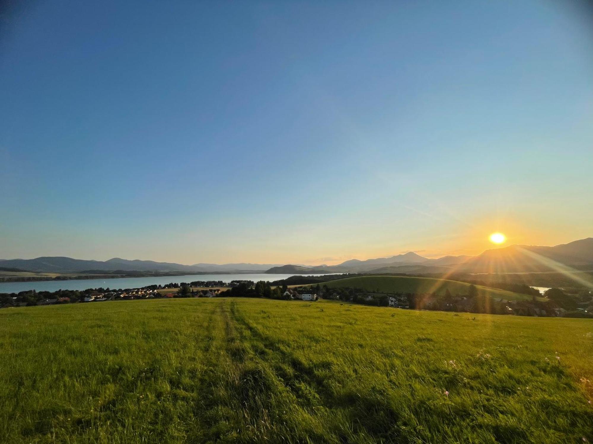 Tatralake Houses Near Lake Liptovska Mara And Aquapark Tatralandia ลิปตอฟสกี โตรเวก ภายนอก รูปภาพ