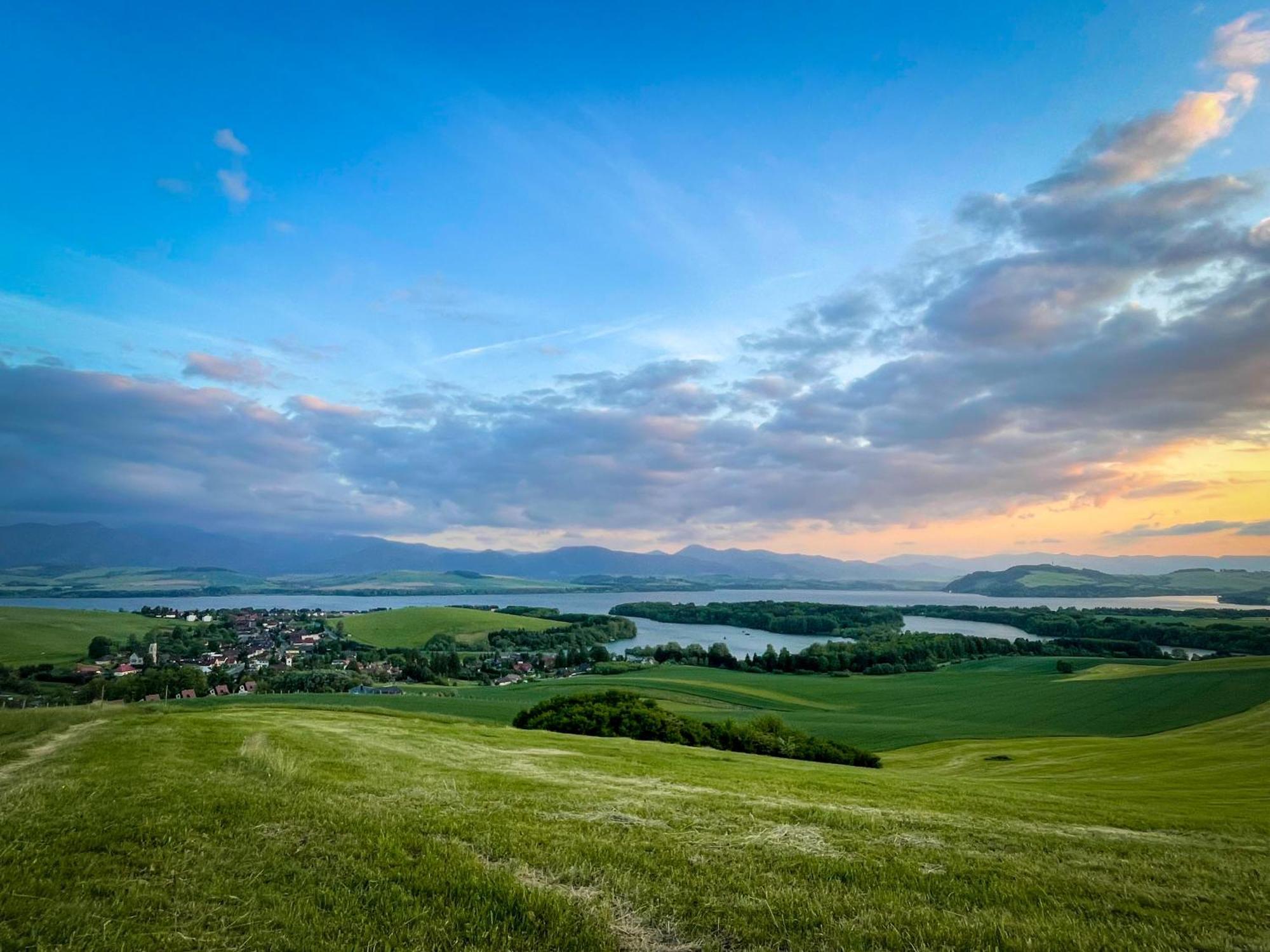 Tatralake Houses Near Lake Liptovska Mara And Aquapark Tatralandia ลิปตอฟสกี โตรเวก ภายนอก รูปภาพ