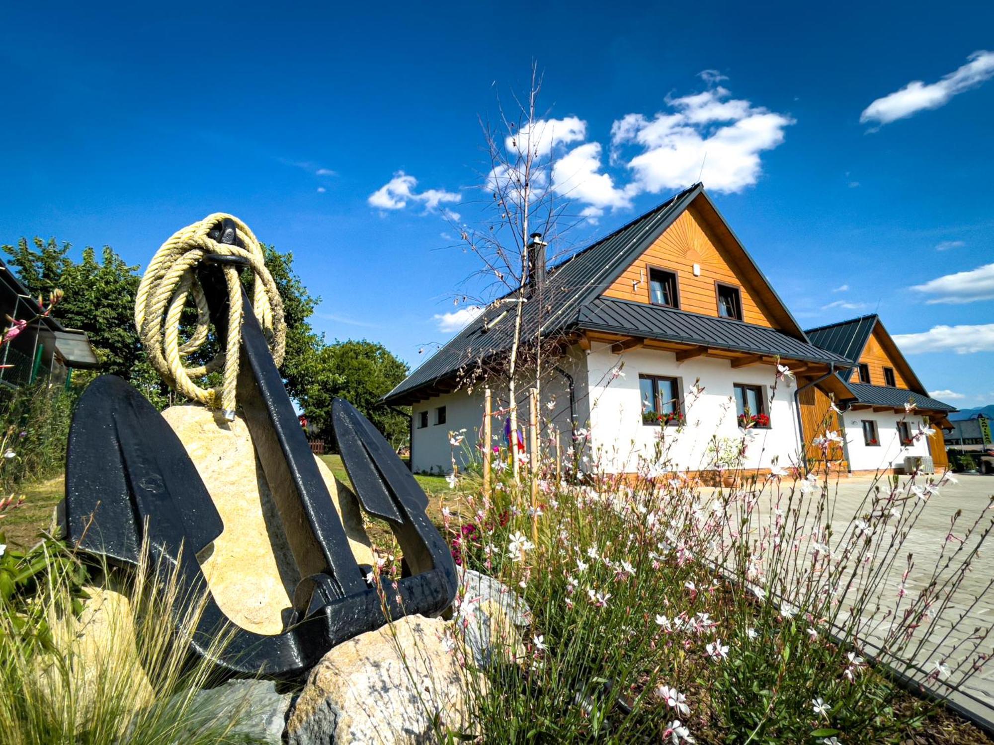 Tatralake Houses Near Lake Liptovska Mara And Aquapark Tatralandia ลิปตอฟสกี โตรเวก ภายนอก รูปภาพ