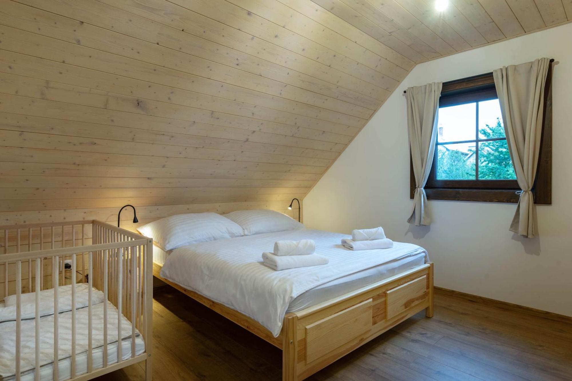 Tatralake Houses Near Lake Liptovska Mara And Aquapark Tatralandia ลิปตอฟสกี โตรเวก ภายนอก รูปภาพ
